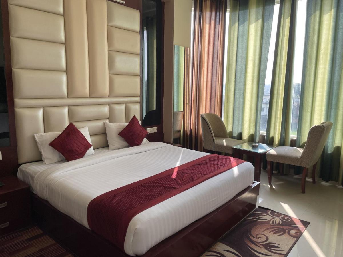 Sumedha G Village Resort And Spa Raiwala Buitenkant foto